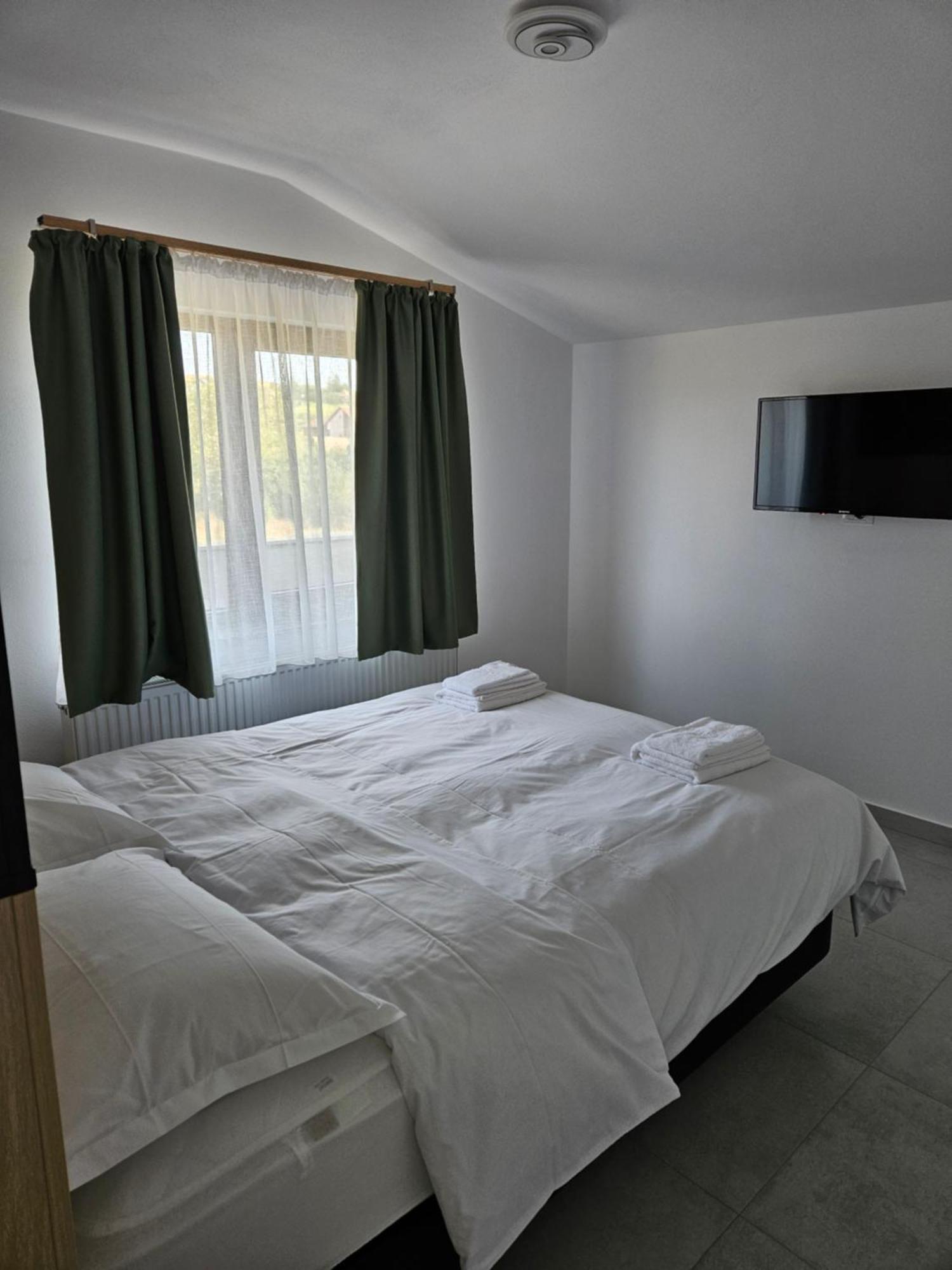 Casa Cristian Apartment Turda Exterior photo